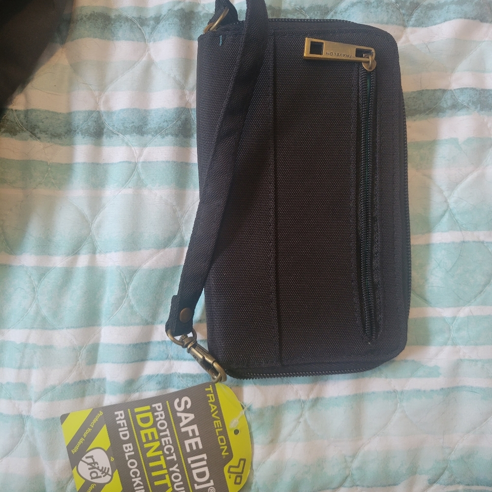 Travelon 7" RFID Blocking Wallet